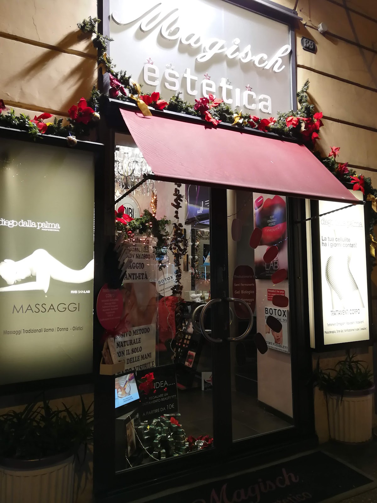 Insegna e vetrina di Magisch Estetica in Via Fabio Massimo a Roma